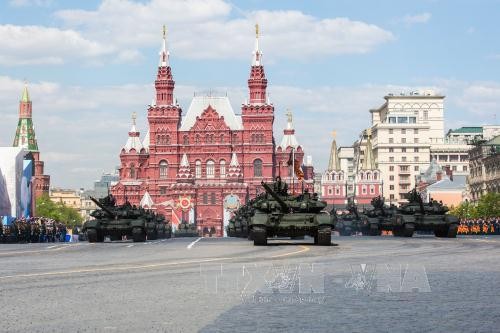 Victoire sur le nazisme: parades militaires grandioses  en Russie - ảnh 1